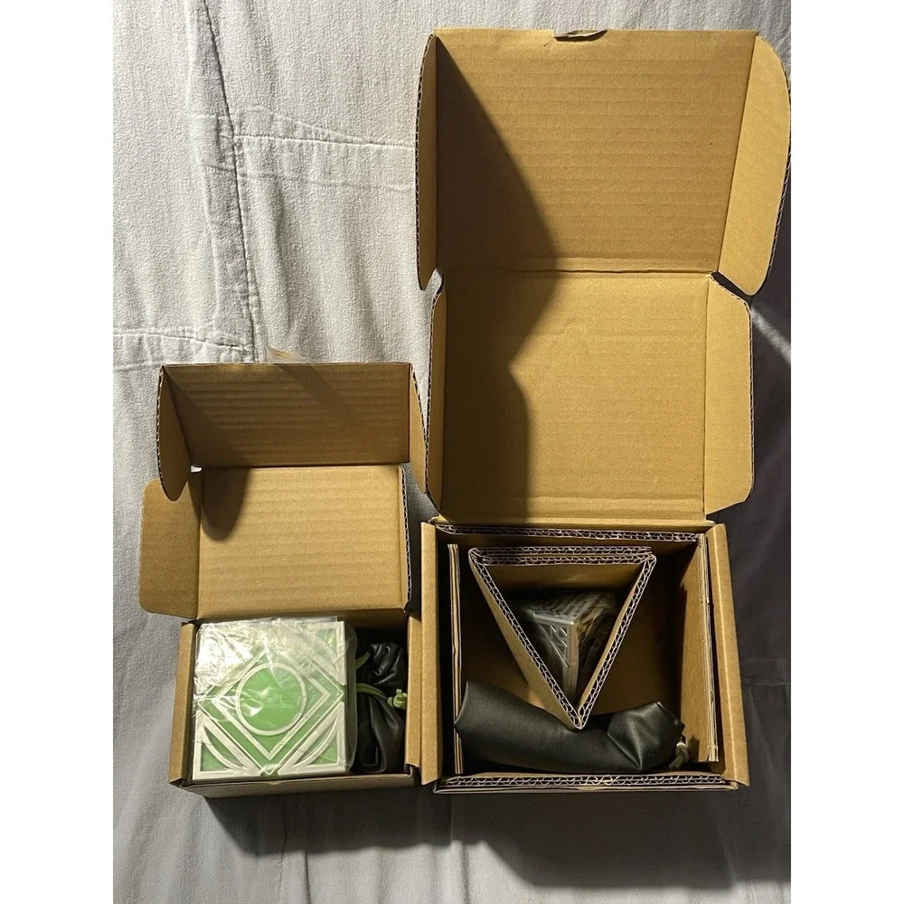 NEW Set of Walt Disney Parks Star Wars Galaxy's Edge - Sith & Jedi Holocron